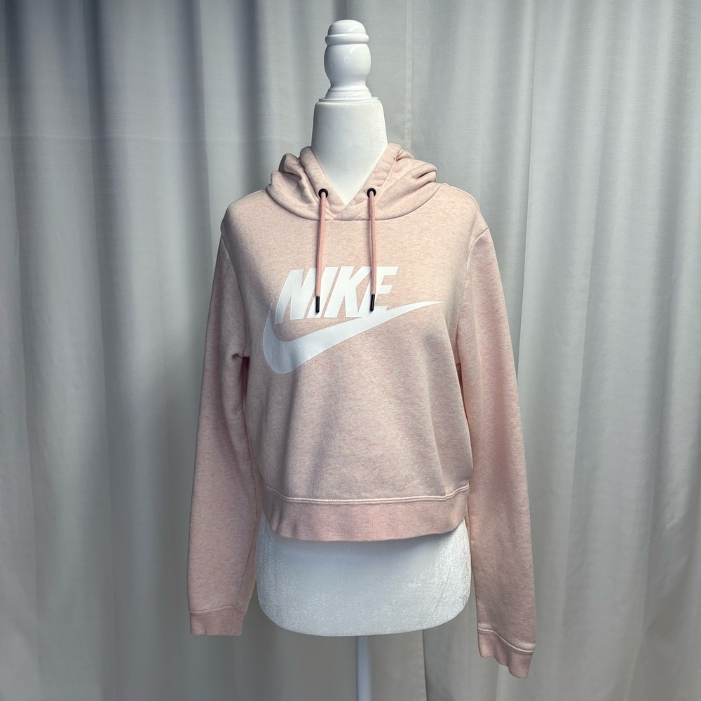 Nike Cropped Hooded Sweatshirt
Women's size medium (fits more like a small)